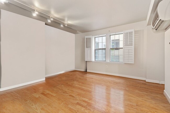Renovated Studio by Thomas Circle - Renovated Studio by Thomas Circle Condo Unit 308