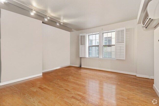 Building Photo - Renovated Studio by Thomas Circle Unit 308 Rental