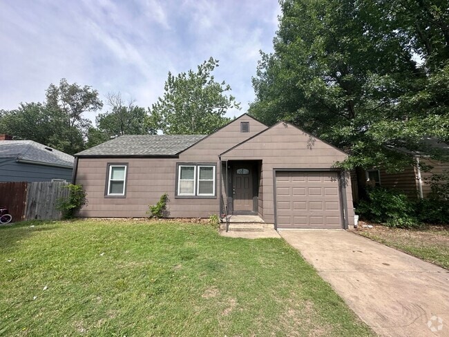 Building Photo - $900 - 2 bed 1 bath - Home with a fenced y...