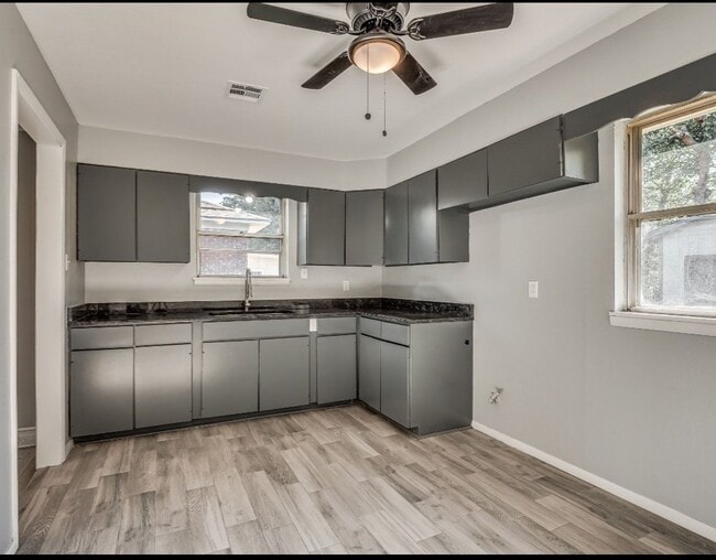 Photo - 510 N Oak St