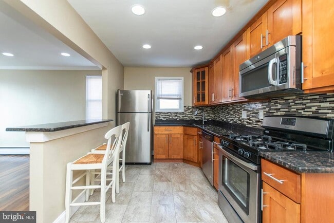 Photo - 9513 Clark St