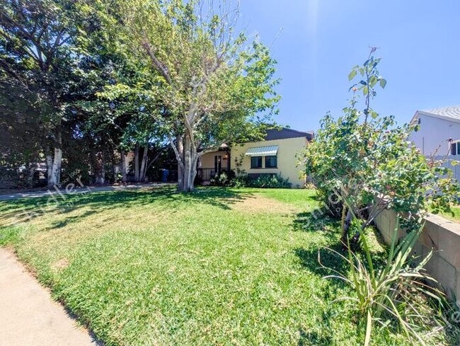 2 Bedroom 1 Bath and 2 Massive Yard in North San Bernardino