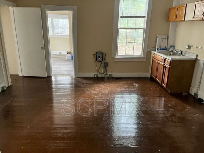 Photo - 1339 Glover St