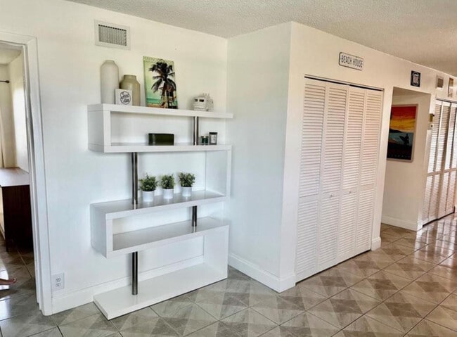 Photo - 1975 SE 3rd St