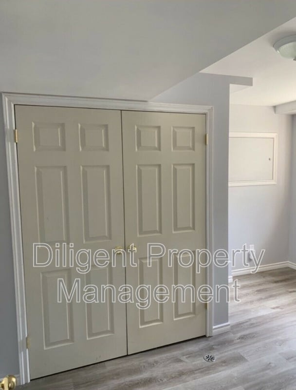 Photo - 588 Howden St