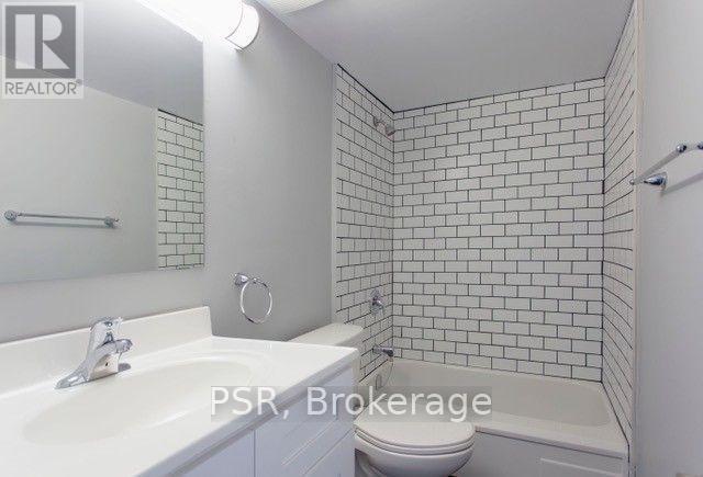 Photo - 205 Gerrard St E