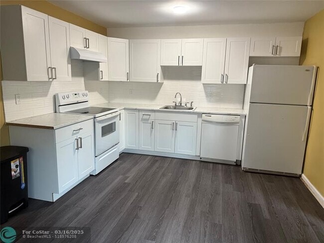 Photo - 115 San Remo Blvd