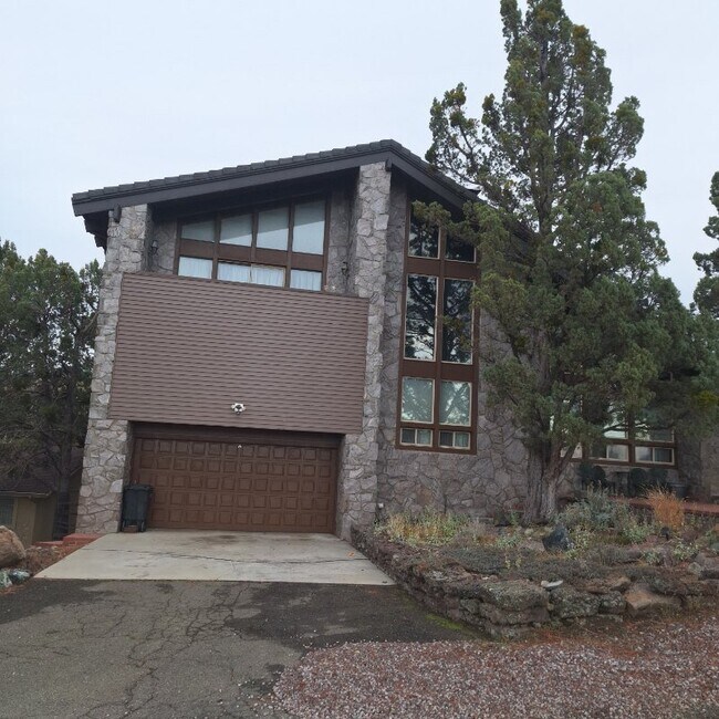 Building Photo - 5137 Hill Dr
