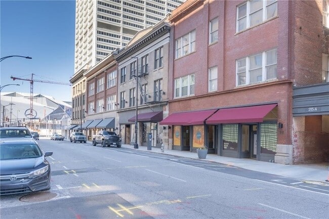 Photo - 215 Mitchell St SW