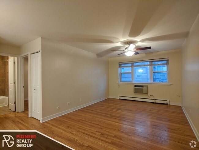 Building Photo - 643 W Wrightwood Ave Rental