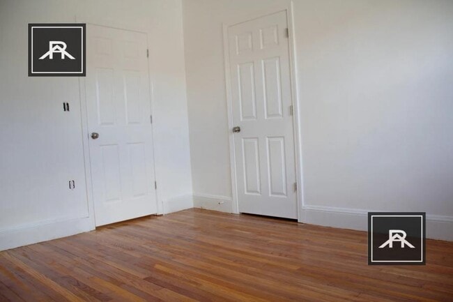 3 bedroom in Newton MA 02458 - 3 bedroom in Newton MA 02458 Condo Unit 2