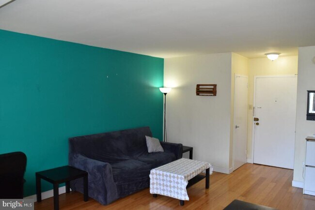 Photo - 1111 Arlington Blvd Unit 825