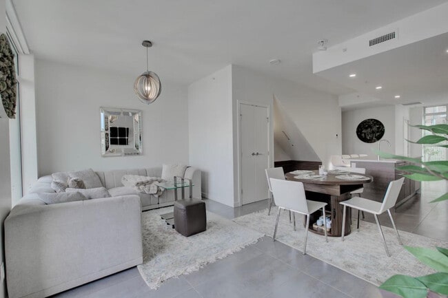 Photo - 203 E 7th Ave Unit SI ID1473073P