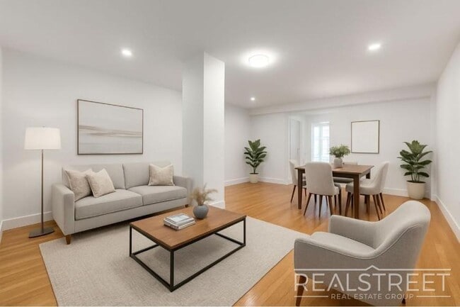Building Photo - 1 bedroom in ELMHURST NY 11373 Unit 528 Rental