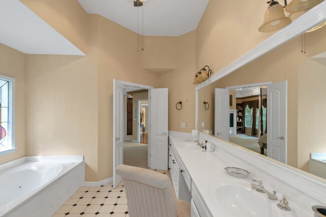 Photo - 3410 Kates Way