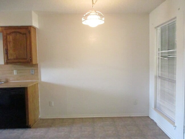 Photo - Cozy 3 Bed 2 Bath Duplex Located In Cul-De...