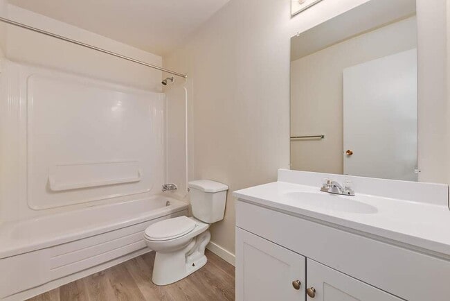 Photo - Woodlily Court