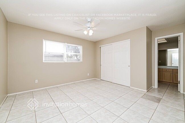 Photo - 130 NE Madison Cir N