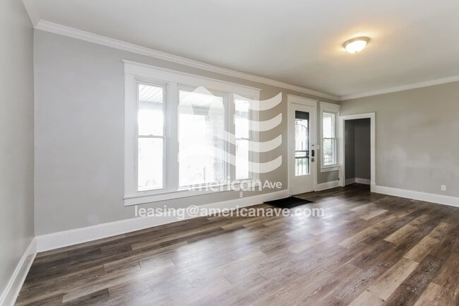 Photo - 1055 W 33rd St