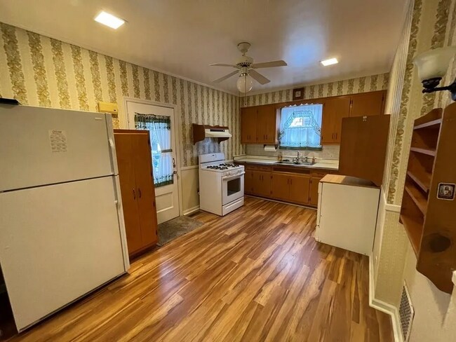 Photo - 1123 National Rd