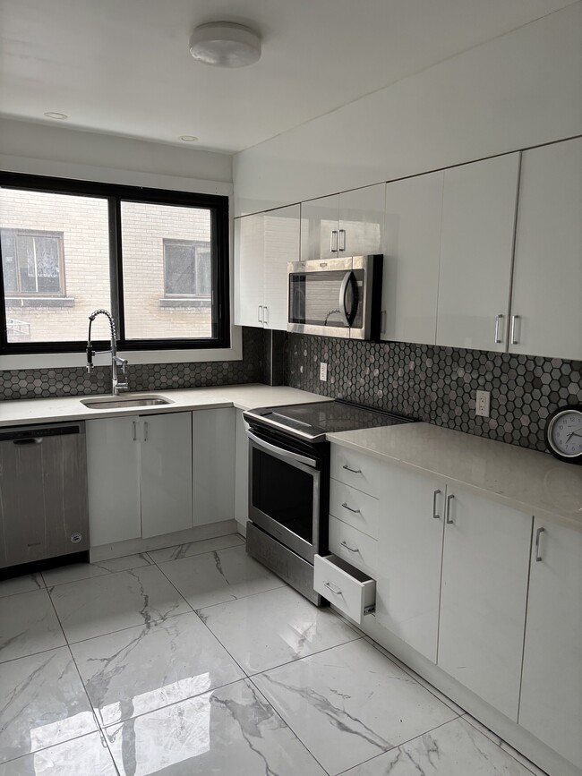 Photo - 5480 Av Coronation Unité 7