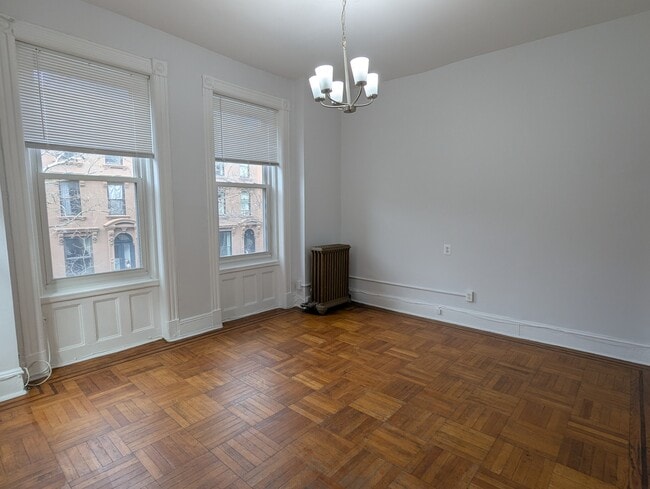 Photo - 409 Clinton St