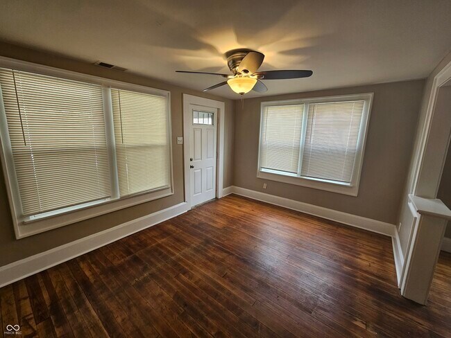 Photo - 1337 W Lee St