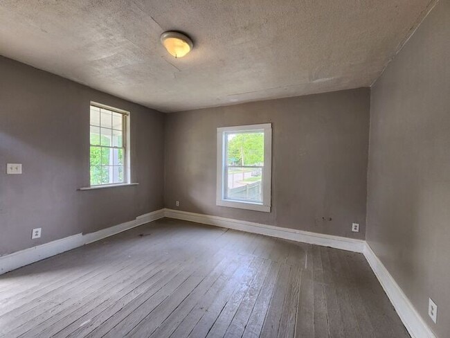 Cozy 2 B 2 BA Duplex - Now $200 Lower in Price !