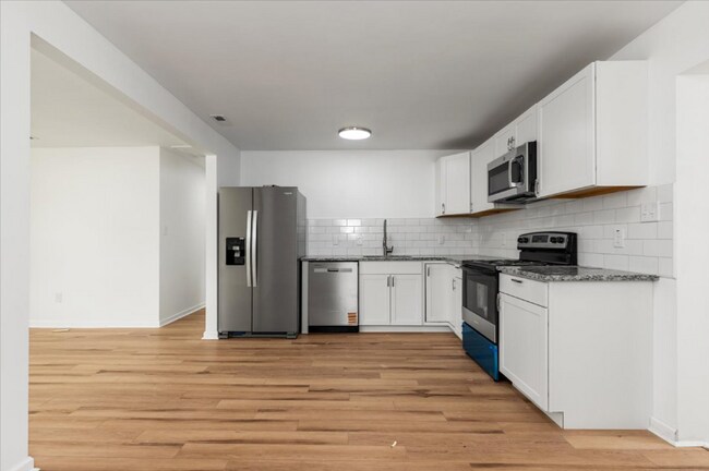 Photo - 1806 Sussex St