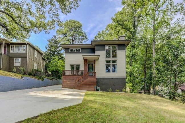 Photo - 1758 Beacon Hill Blvd NE