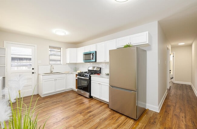 Photo - 2086 Harbert Ave