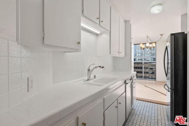 Photo - 10747 Wilshire Blvd Unit 701