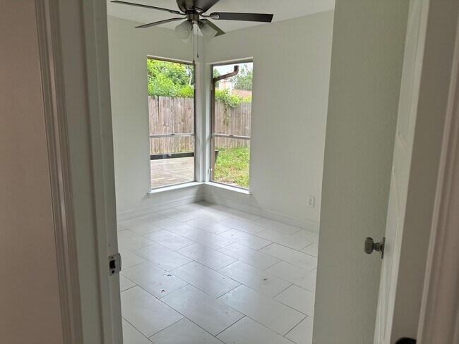 Photo - 138 Coffee Ln