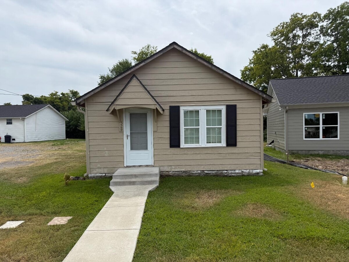 Photo - 328 W Adams St