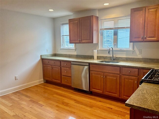 Photo - 16 S Regent St