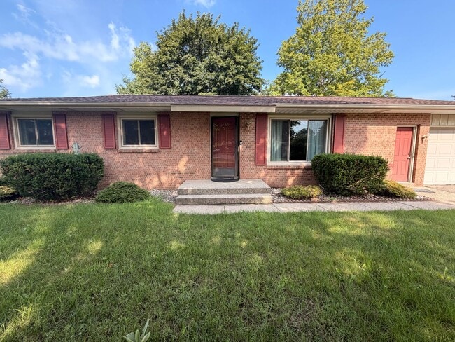 Building Photo - 7865 Ridgewood Dr