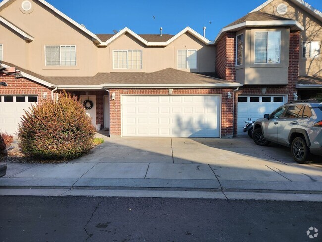 Building Photo - 3 Bedroom Townhome in South Jordan!