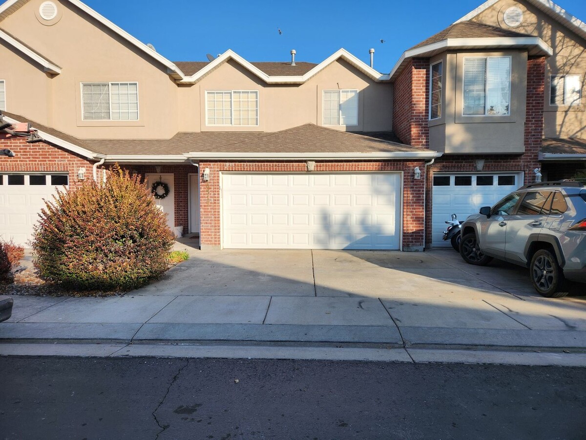 3 Bedroom Townhome in South Jordan! - 3 Bedroom Townhome in South Jordan!