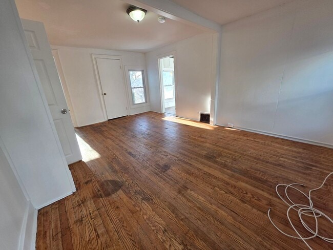 Photo - 47 Elmendorf St Unidad 2nd Floor