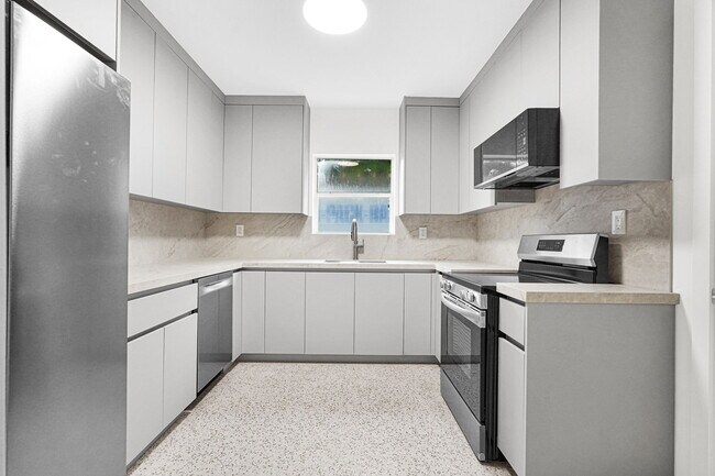 Photo - 341 NW 43rd St