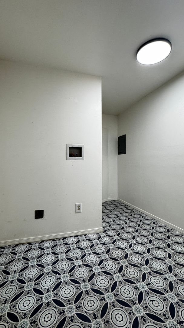 Photo - MiracleMile1468 Unit MiracleMile1468-08