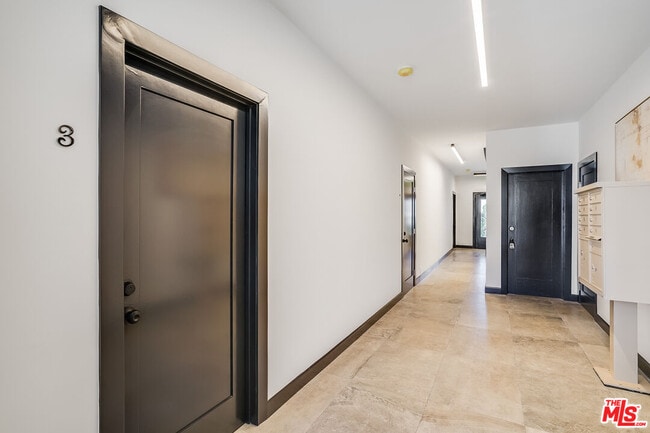 Photo - 151 N Swall Dr Unidad 4