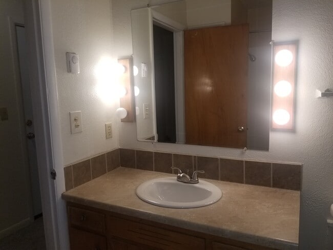 Photo - 828 25th St SE Unidad 828