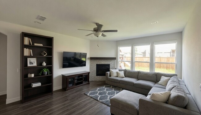 Building Photo - 2616 Melrose Dr