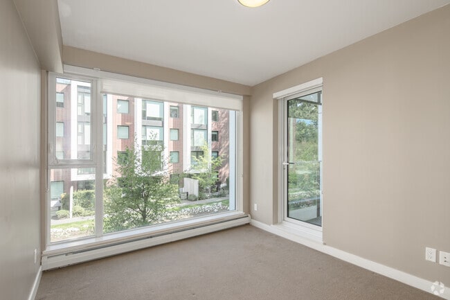 2BR, 2BA - 1,050SF