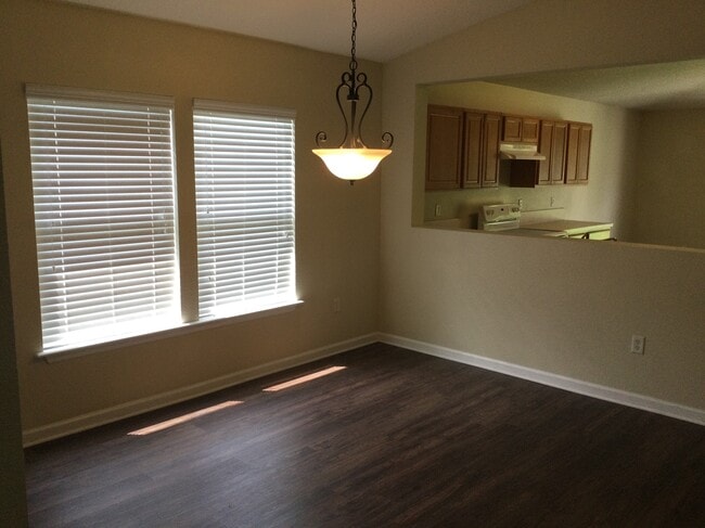 Photo - 422 Bostwick Cir