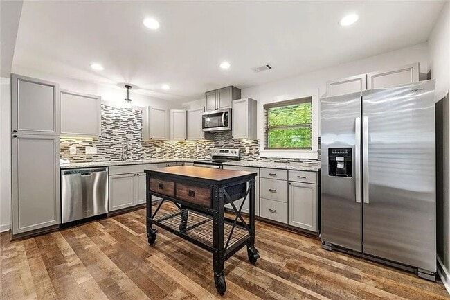 Photo - 323 Anderson Ave NW