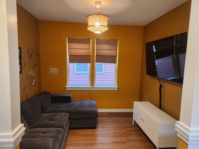 Photo - 7727 N Kellogg St