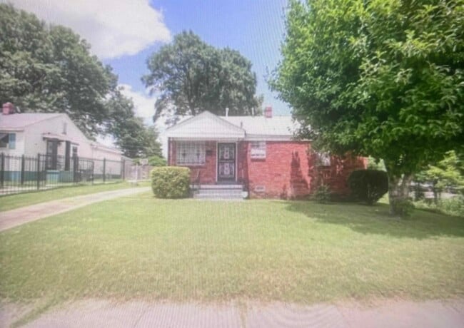 Photo - 494 Fernwood Ave