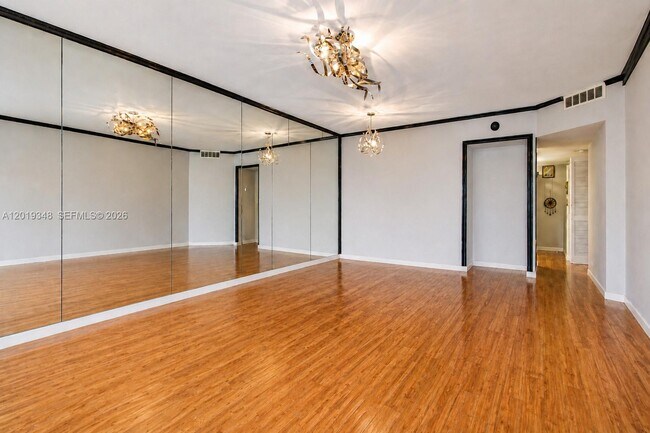 Photo - 520 Brickell Key Dr Unidad A1113